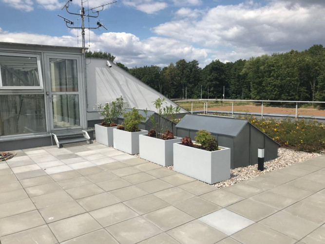 Skvele vyzerajúce hrantíky na veľkej terase