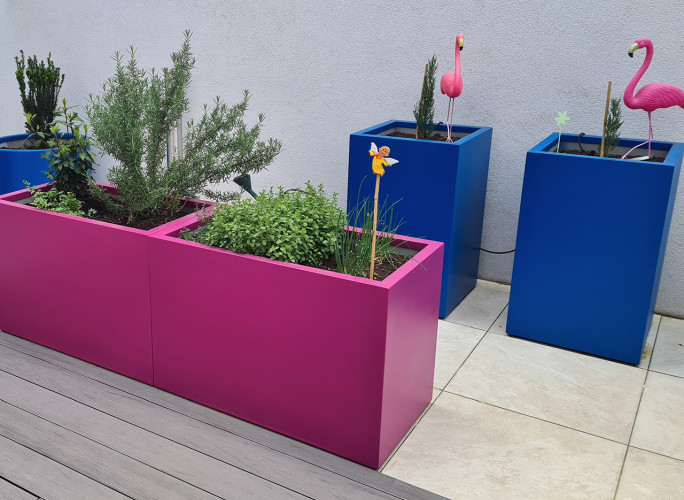 FAREBNÉ KVETINÁČE